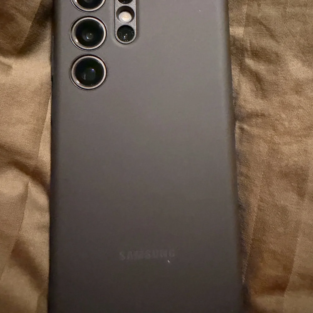 Samsung Galaxy S24 Ultra - Silver and Black